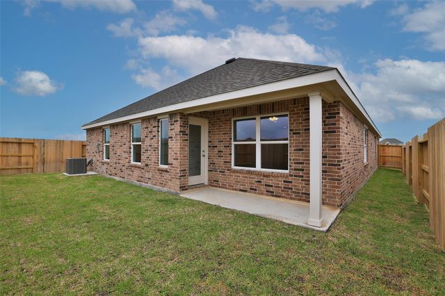 404 Fields Forest Lane, Dayton, TX 77535