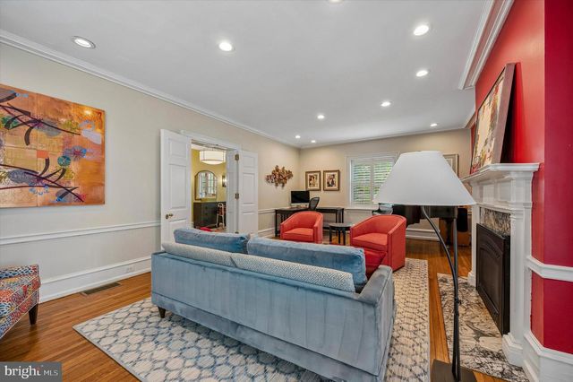 6482 SHERWOOD RD, Philadelphia, PA 19151
