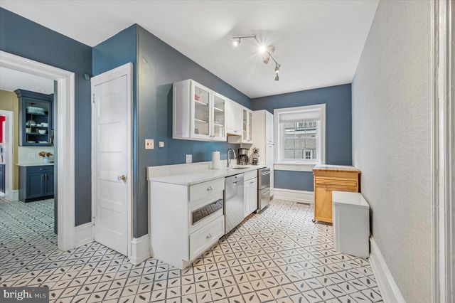 6482 SHERWOOD RD, Philadelphia, PA 19151
