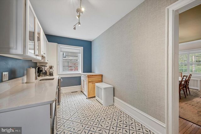 6482 SHERWOOD RD, Philadelphia, PA 19151