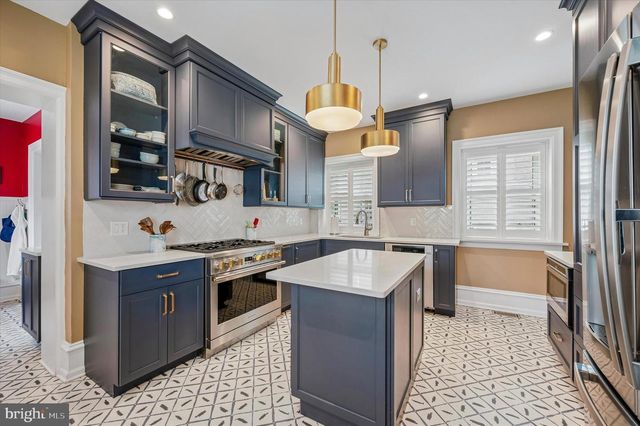 6482 SHERWOOD RD, Philadelphia, PA 19151