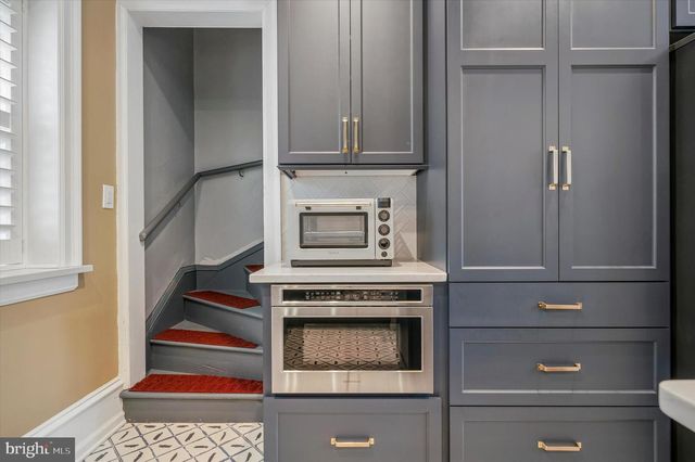 6482 SHERWOOD RD, Philadelphia, PA 19151