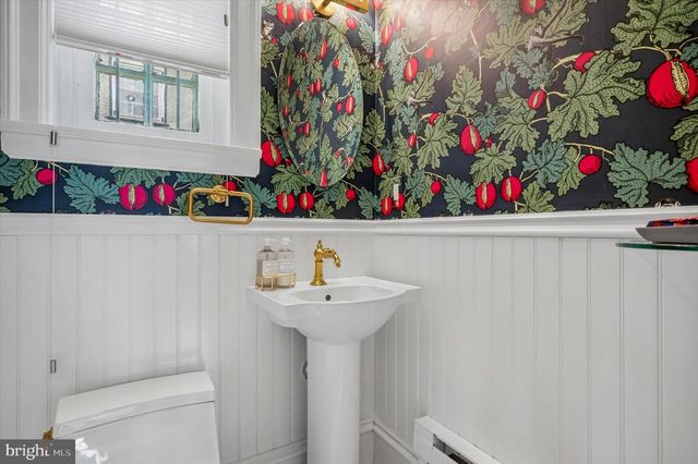 6482 SHERWOOD RD, Philadelphia, PA 19151