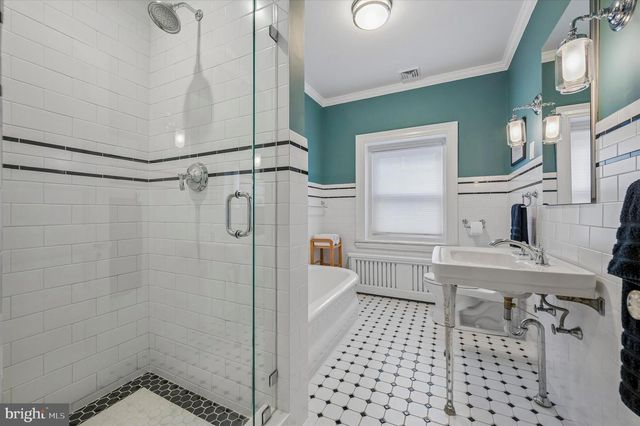 6482 SHERWOOD RD, Philadelphia, PA 19151