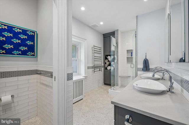 6482 SHERWOOD RD, Philadelphia, PA 19151