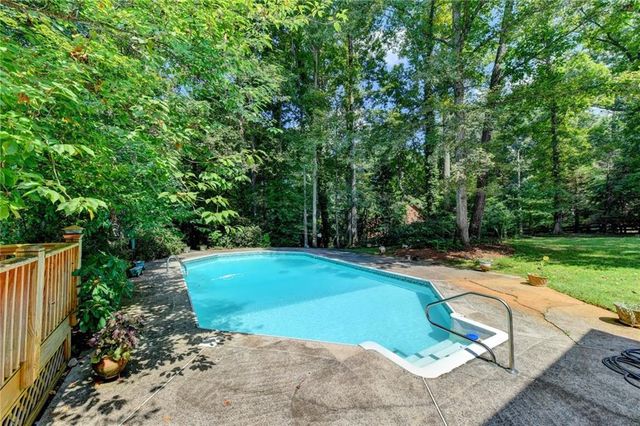 375 Petersford Way, Milton, GA 30004