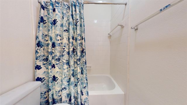 1210 Oak Canyon Lane, Richmond, TX 77469