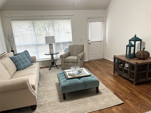 1210 Oak Canyon Lane, Richmond, TX 77469