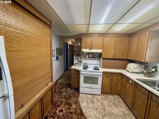 159 Ne LOMBARDY Dr, Roseburg, OR 97470