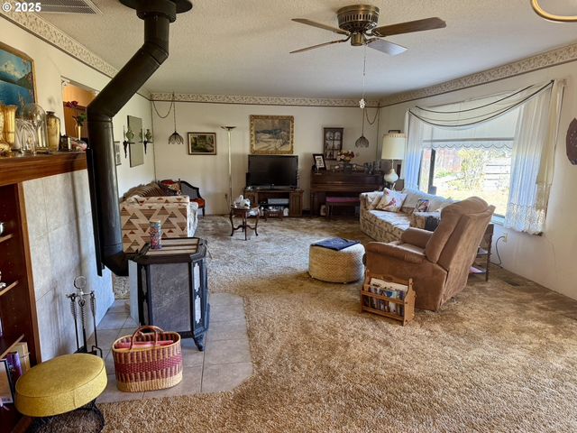 159 Ne LOMBARDY Dr, Roseburg, OR 97470