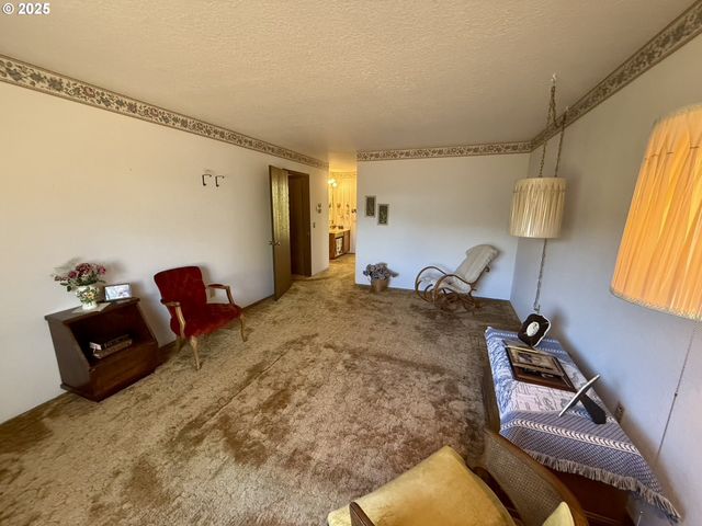 159 Ne LOMBARDY Dr, Roseburg, OR 97470