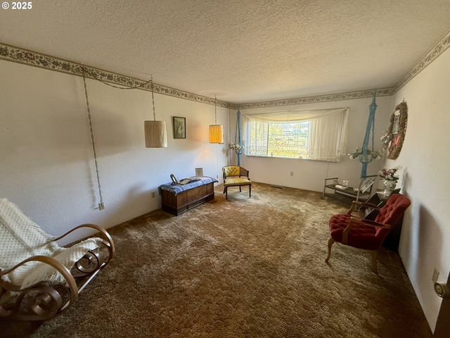 159 Ne LOMBARDY Dr, Roseburg, OR 97470