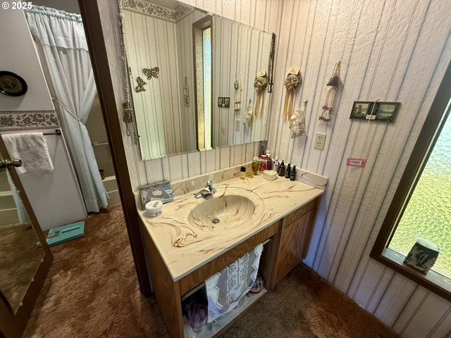 159 Ne LOMBARDY Dr, Roseburg, OR 97470