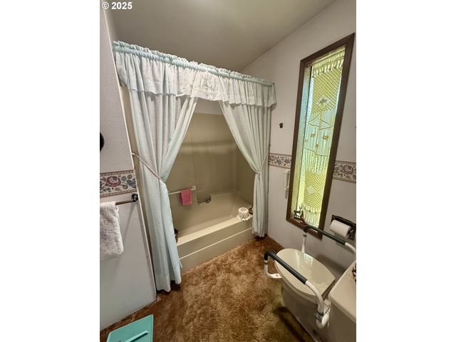 159 Ne LOMBARDY Dr, Roseburg, OR 97470