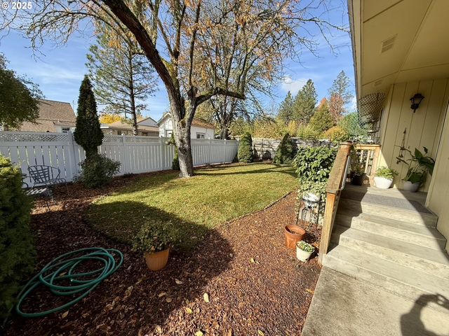 159 Ne LOMBARDY Dr, Roseburg, OR 97470