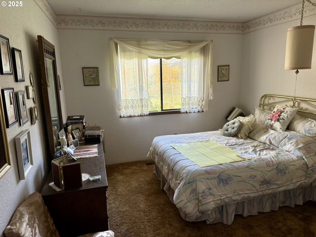 159 Ne LOMBARDY Dr, Roseburg, OR 97470