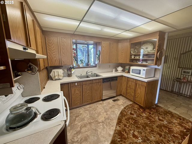 159 Ne LOMBARDY Dr, Roseburg, OR 97470