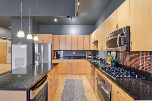 215 10th Avenue S 114, Minneapolis, MN 55415