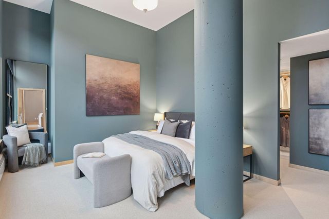 215 10th Avenue S 114, Minneapolis, MN 55415