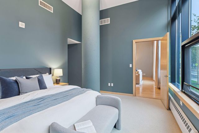 215 10th Avenue S 114, Minneapolis, MN 55415