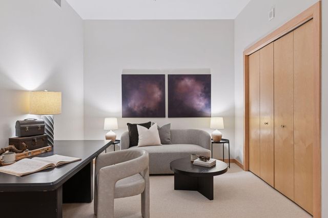 215 10th Avenue S 114, Minneapolis, MN 55415