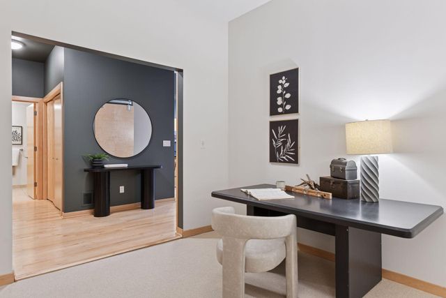 215 10th Avenue S 114, Minneapolis, MN 55415