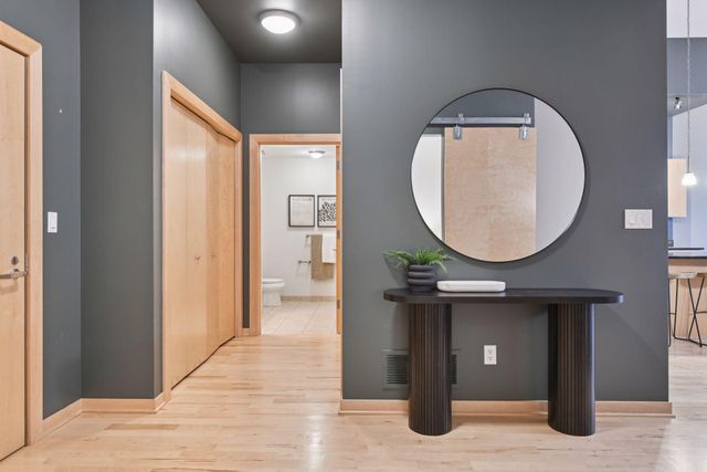 215 10th Avenue S 114, Minneapolis, MN 55415