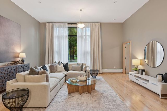 215 10th Avenue S 114, Minneapolis, MN 55415