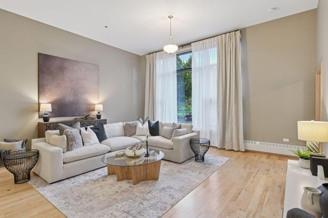 215 10th Avenue S 114, Minneapolis, MN 55415