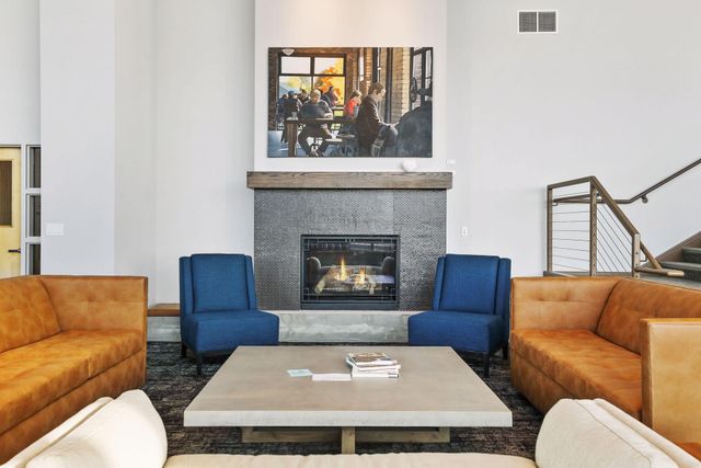 215 10th Avenue S 114, Minneapolis, MN 55415