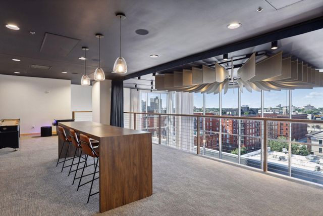 215 10th Avenue S 114, Minneapolis, MN 55415