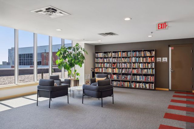 215 10th Avenue S 114, Minneapolis, MN 55415