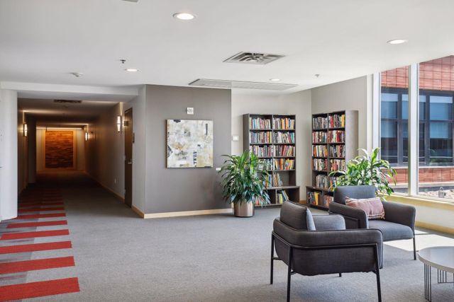 215 10th Avenue S 114, Minneapolis, MN 55415