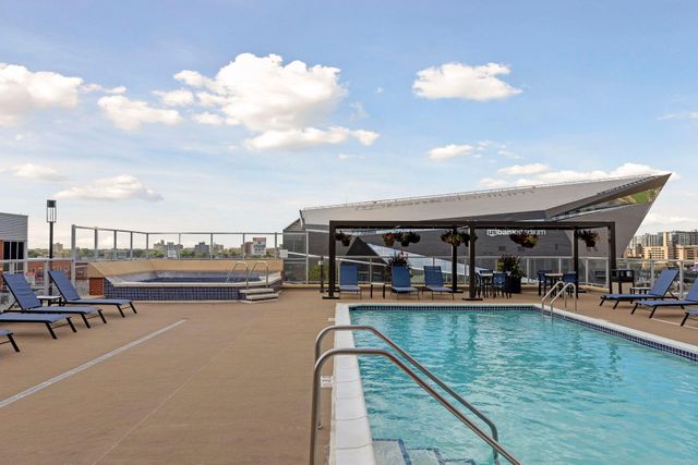 215 10th Avenue S 114, Minneapolis, MN 55415