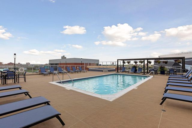 215 10th Avenue S 114, Minneapolis, MN 55415