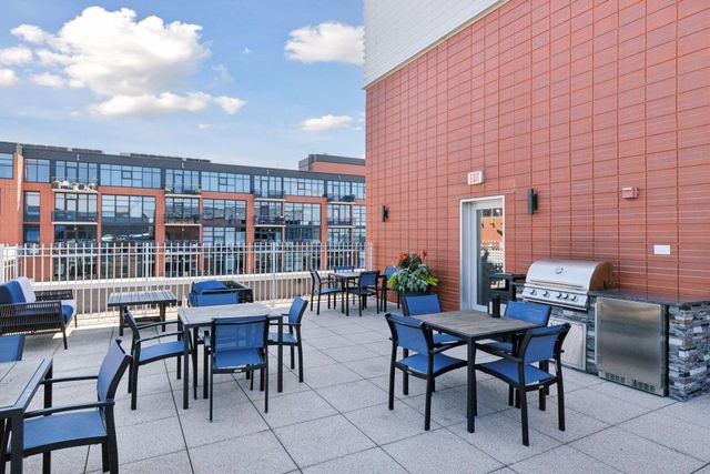 215 10th Avenue S 114, Minneapolis, MN 55415