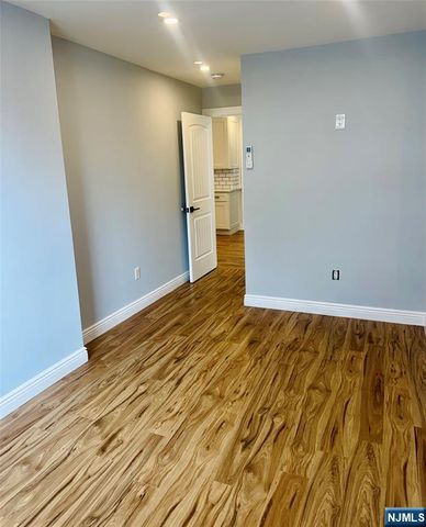 240 Hathaway Street, Wallington, NJ 07057