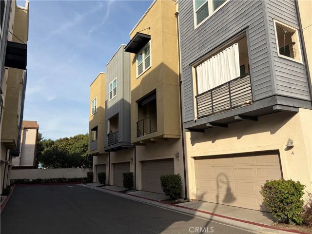 1410 N Harbor 1, Santa Ana, CA 92703