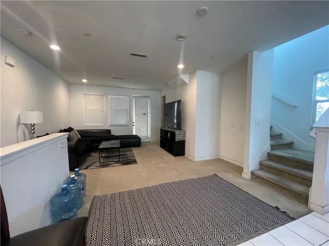 1410 N Harbor 1, Santa Ana, CA 92703