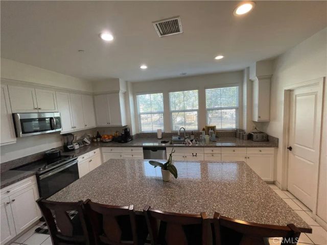 1410 N Harbor 1, Santa Ana, CA 92703