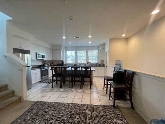 1410 N Harbor 1, Santa Ana, CA 92703
