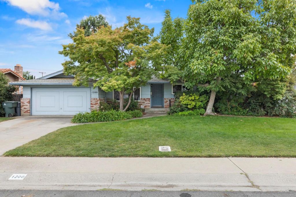 1200 Starlite Ln, Yuba City, CA 95991