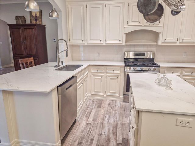108 Audubon Woods Drive, Richwood, TX 77531