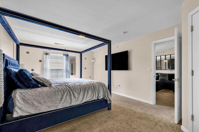 789 Hidden Springs Drive, Lewis Center, OH 43035