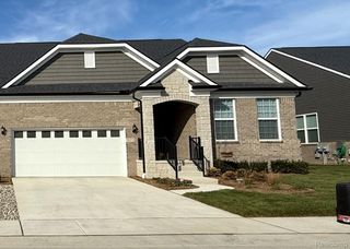 55733 Oak Pointe Drive, Shelby Charter Township, MI 48315