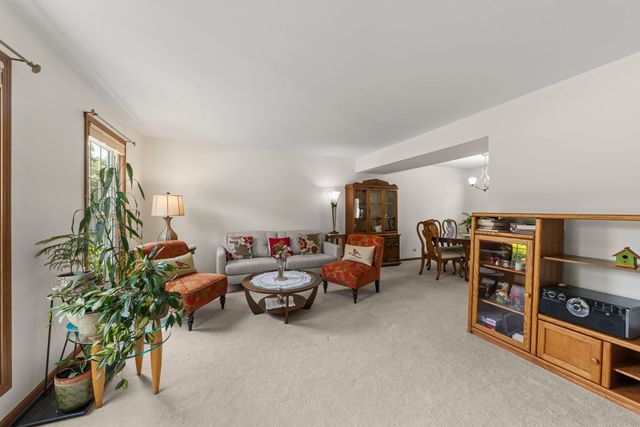 882 Aspen Drive, Lombard, IL 60148