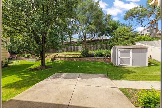 882 Aspen Drive, Lombard, IL 60148