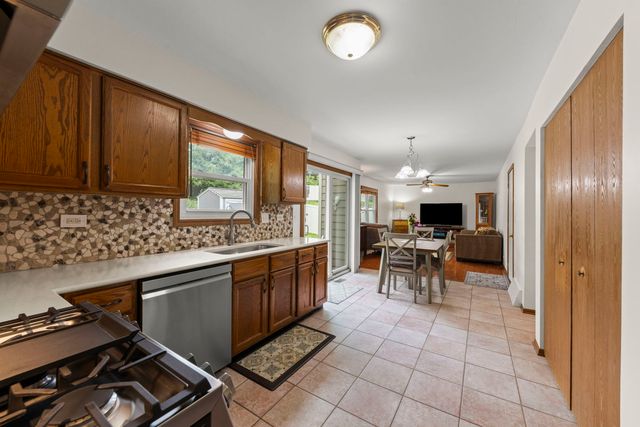 882 Aspen Drive, Lombard, IL 60148
