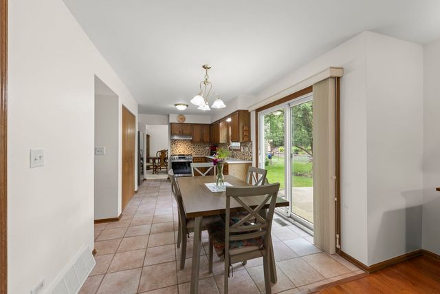882 Aspen Drive, Lombard, IL 60148