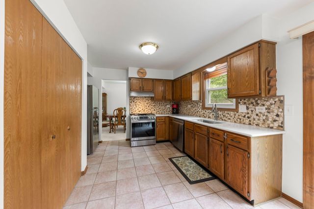 882 Aspen Drive, Lombard, IL 60148